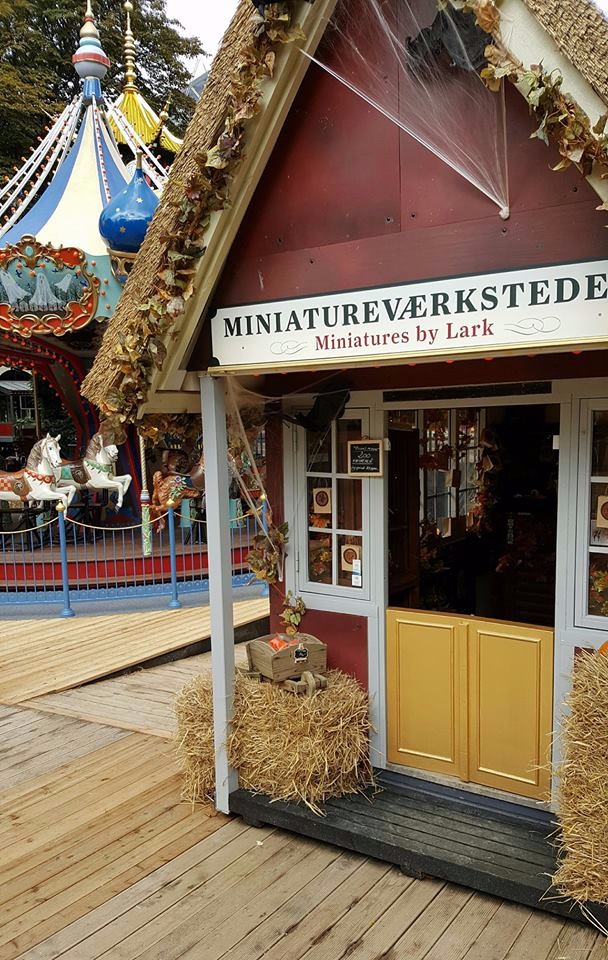 Next to the merry-go-round for small kids in front of the Pantomime Theatre you will find me working in my little atelier where my miniature art exhibition  
